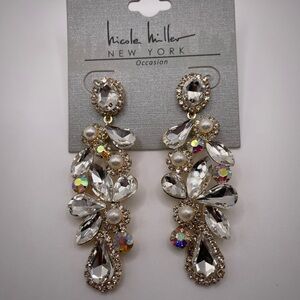 Nicole Miller New York Occasion thin pendant aerates